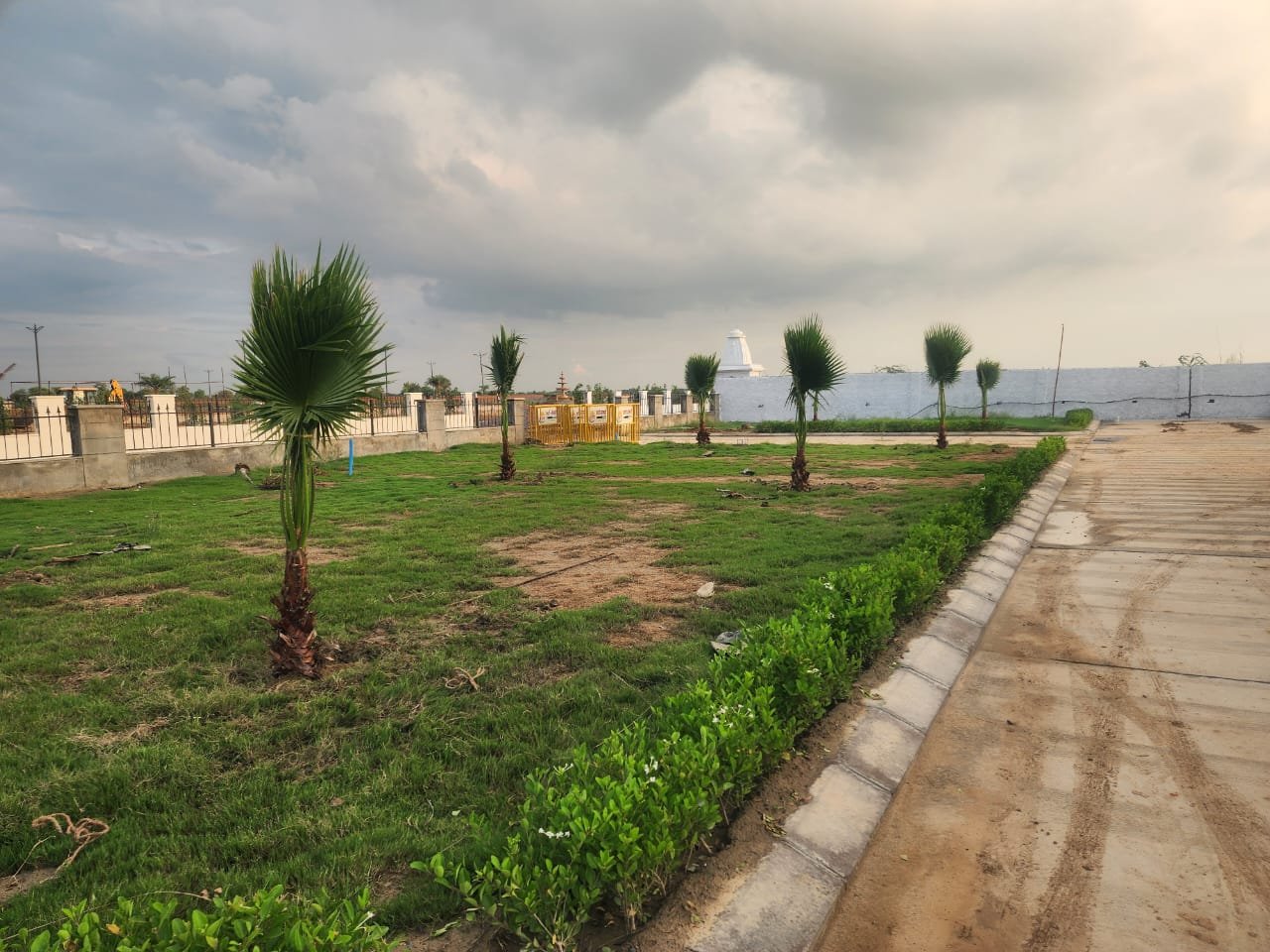 Green Parks and Theme Gardens